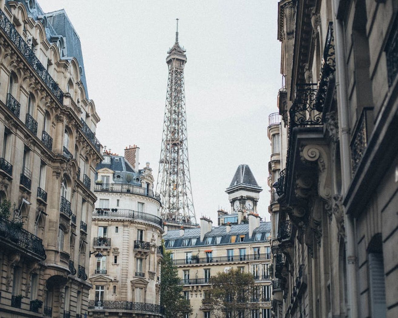 Identifiez l’année de construction de votre immeuble parisien, en un seul regard