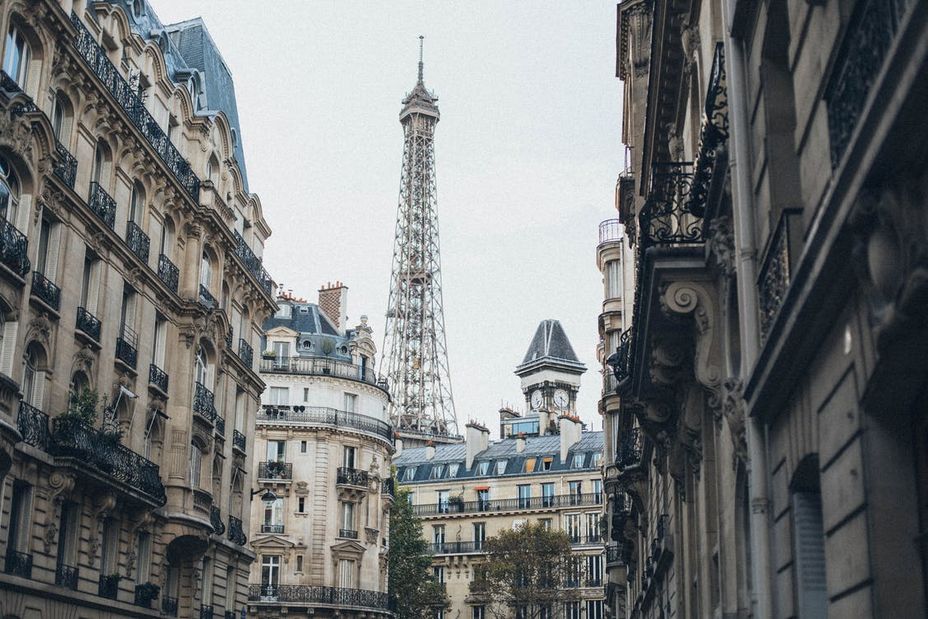 Identifiez l’année de construction de votre immeuble parisien, en un seul regard
