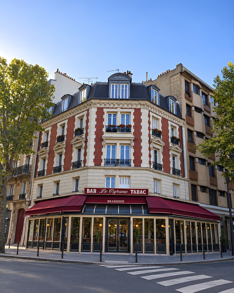 Immeuble de caractère,Face à la gare des Vallées,9 appartements,2 locaux commerciaux,Majorité d'appartements de type 2,Actif détenu depuis 3 générations