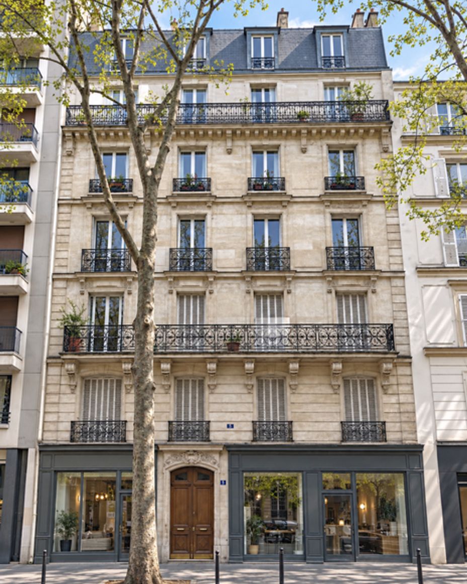 Paris 7e — Immeuble haussmannien proche des Invalides