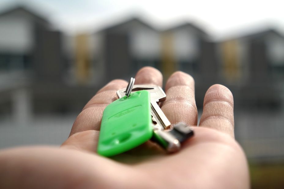 Vendre un immeuble parisien avec des locataires : les précautions à prendre